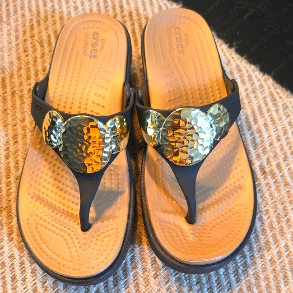 CROCS Dual Comfort NWOT  Flip Flops - Picture 1 of 6